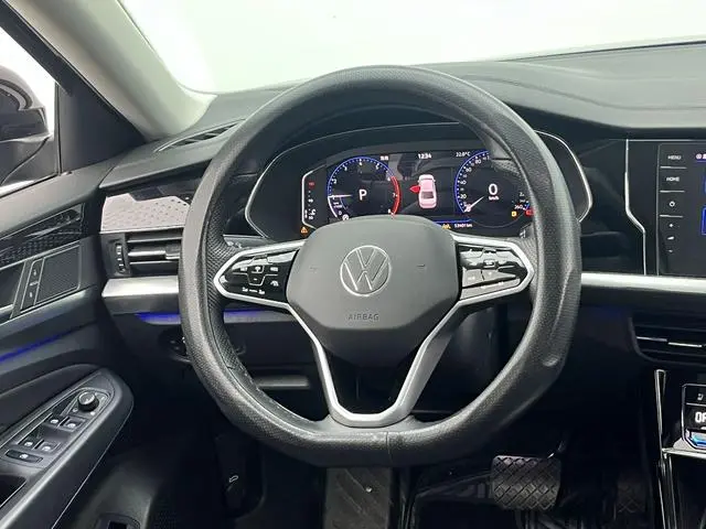 Volkswagen Passat 330TSI Deluxe Edition