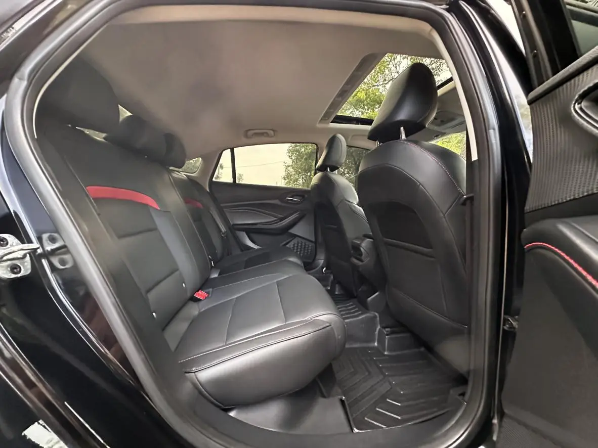 MG MG5 180DVVT CVT Youth Deluxe Edition
