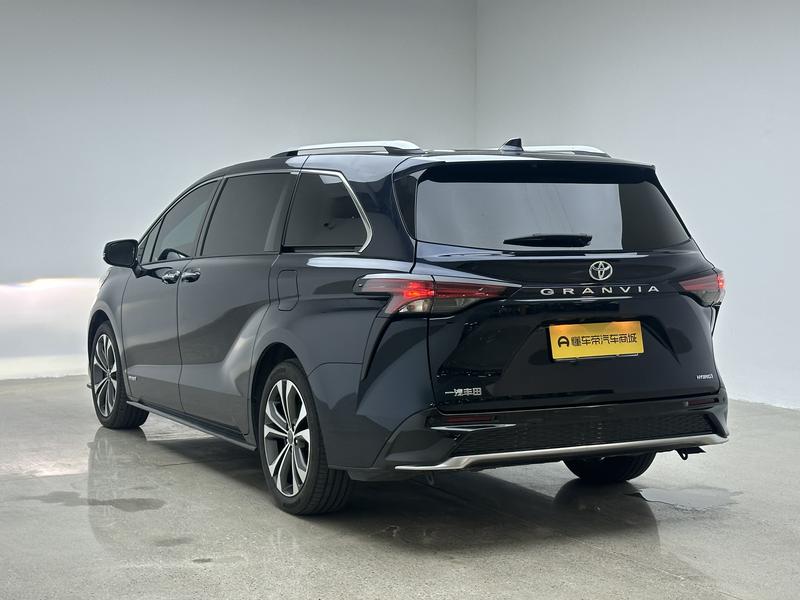 Toyota Gravia 2022