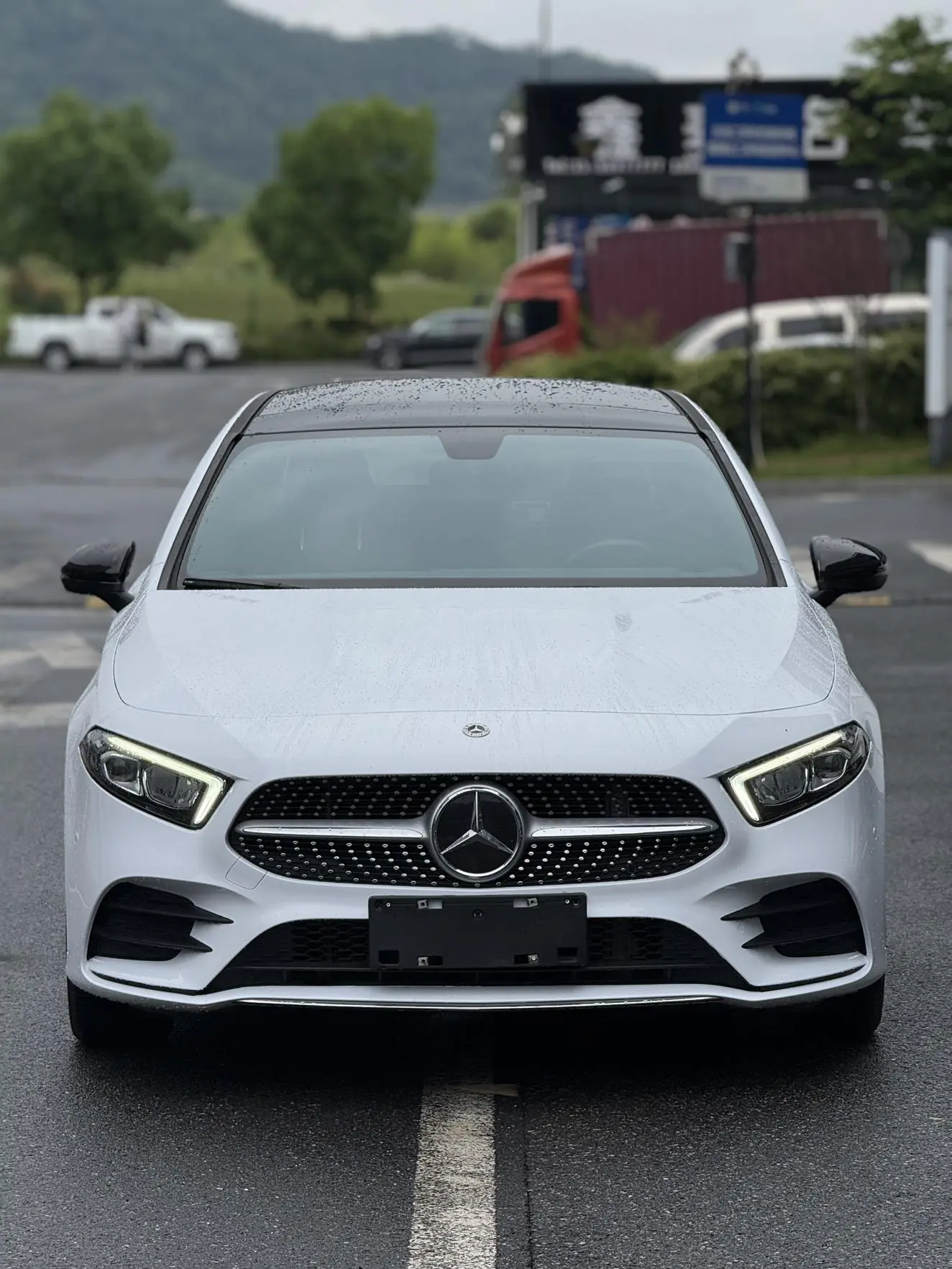Mercedes-Benz Mercedes-Benz A-class Second facelift A 200 L sports sedan fashion version