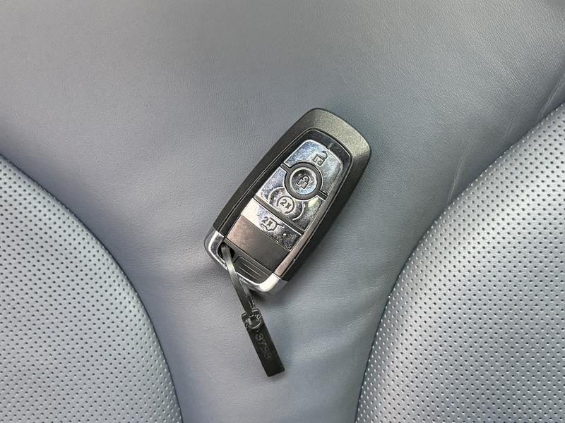 Lincoln Voyager 2021