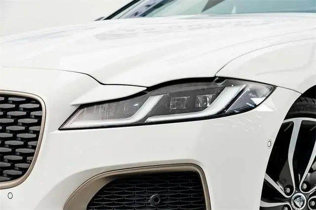 Jaguar Jaguar XFL 2.0T P300 four-wheel drive flagship sports gilt edition