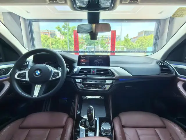 BMW BMW X4 Facelift xDrive25i M sports suit