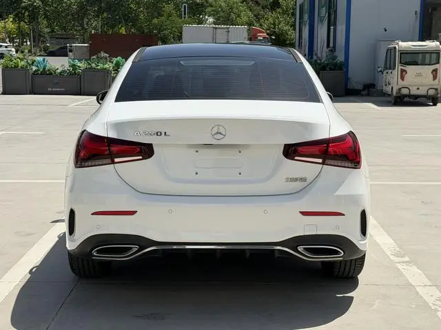 Mercedes-Benz Mercedes-Benz A-class Facelift A 200 L sports sedan