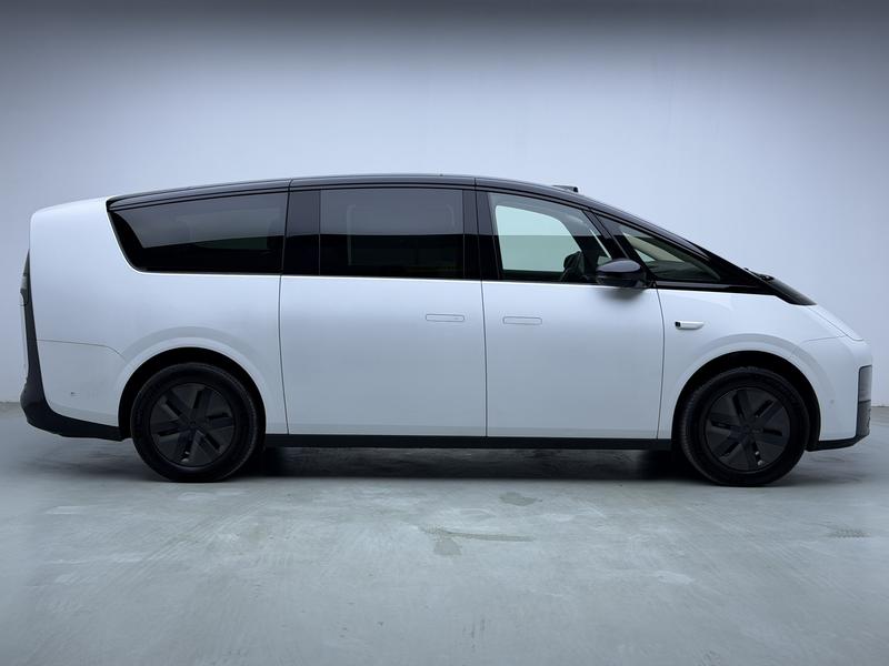 Li Auto Ideal MEGA 2025
