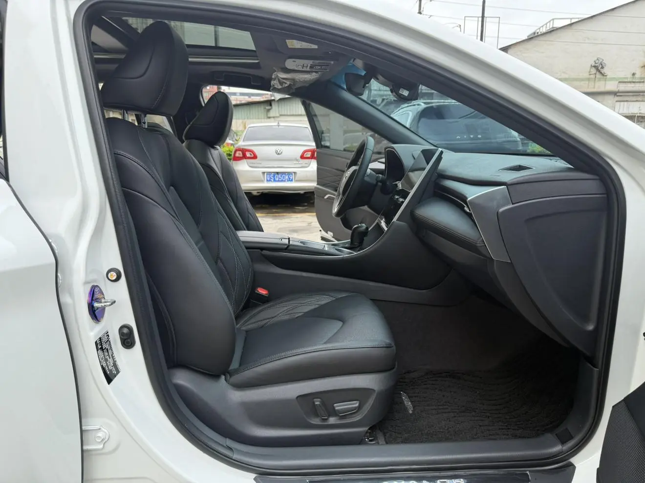TOYOTA Asian dragon Smart Electric Hybrid Dual Engine 2.5L E-CVT XLE Premium Edition