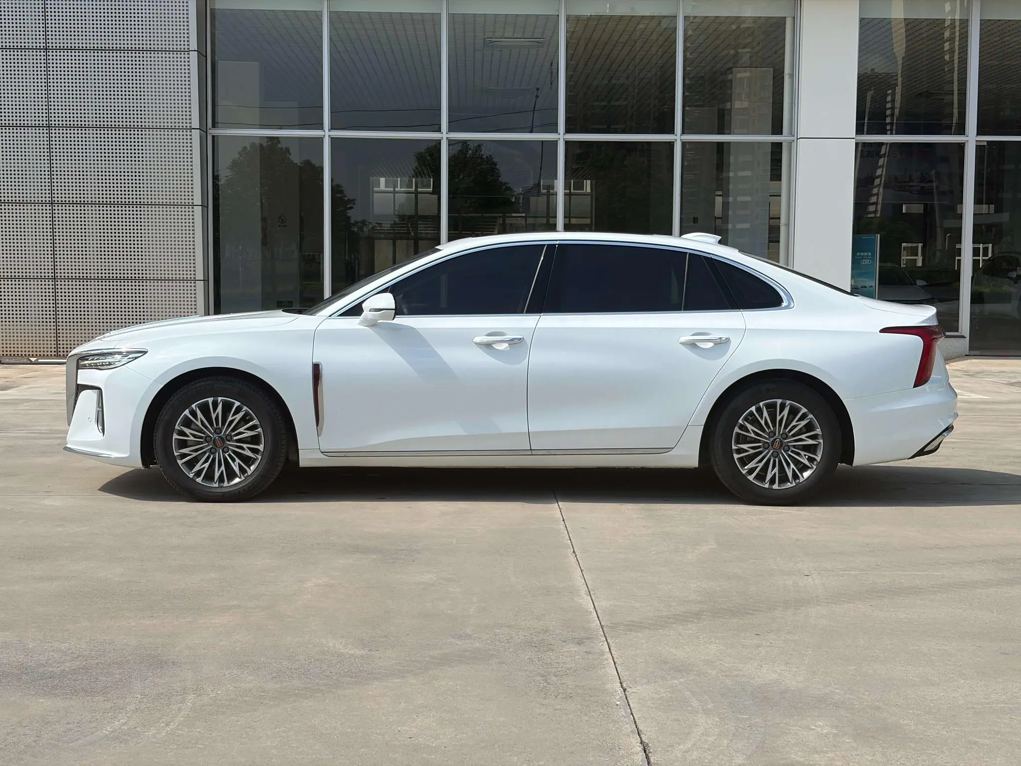 Hongqi Hongqi H5 2.0T Automatic Smart Union Flag Enjoy Edition
