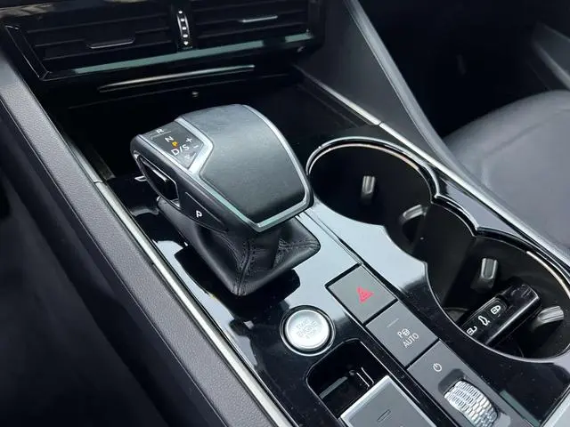 Volkswagen Touareg 3.0 TSI Sharp Edition