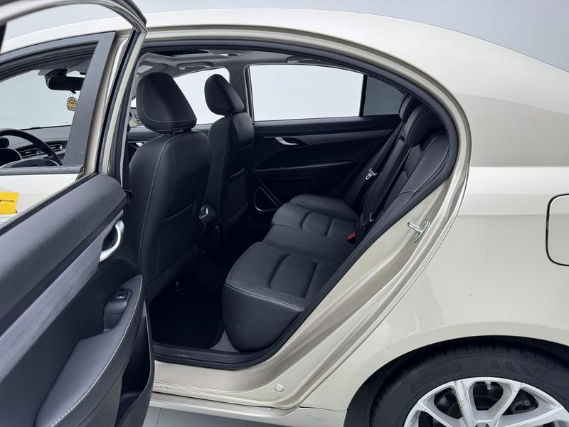 Geely Emgrand 2021