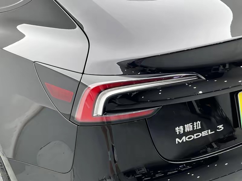 Tesla Model 3 2025