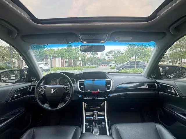 Honda Accord 2.0L Deluxe Edition