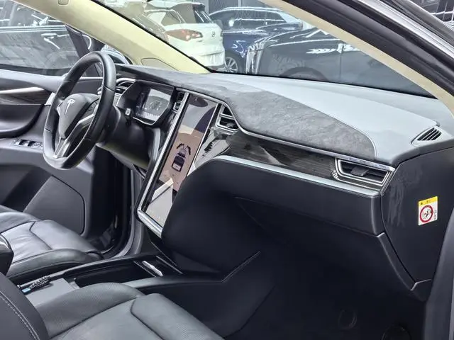 Tesla Model X 90D