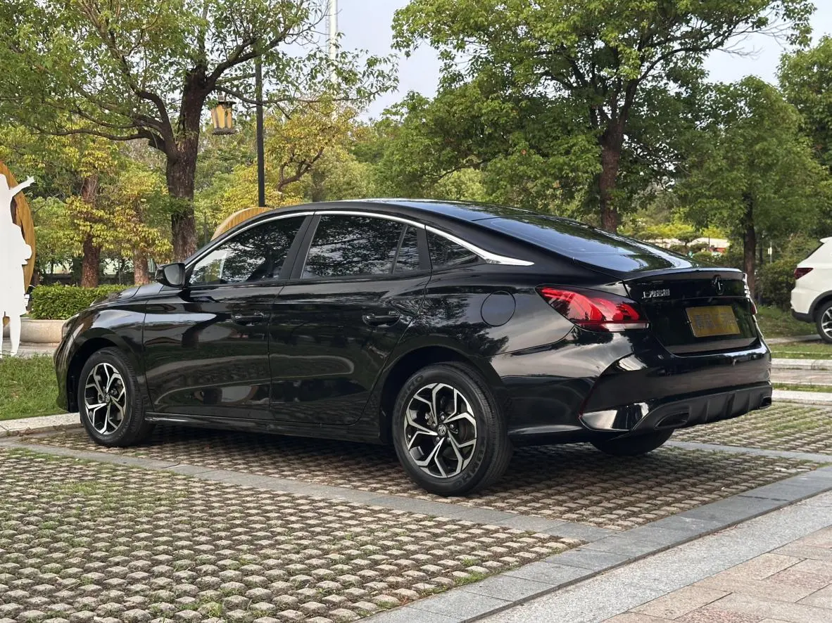 MG MG5 180DVVT CVT Youth Deluxe Edition