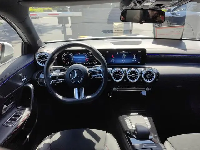 Mercedes-Benz Mercedes-Benz A-class A 200 L sports sedan fashion Version