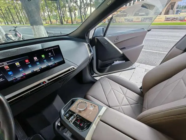 BMW BMW iX xDrive40