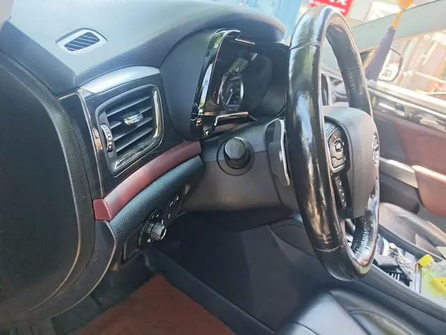 GAC Trumpchi GS8 320T two-wheel drive luxury Zhilian Edition 7 seats