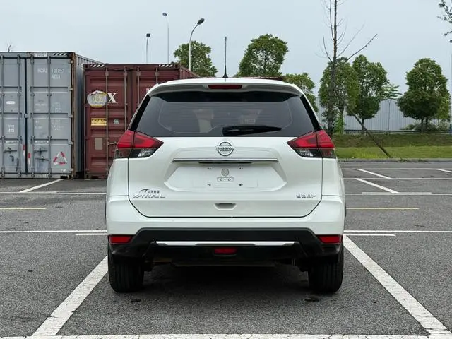 Nissan Qijun 2.0 L XL ITS 3rows CVT 2WD Zhilian seven-seater comfort edition