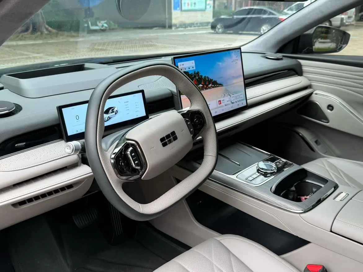 Geely Galaxy Galaxy Sparkle 8 PHEV 130km EM-P Starship Version