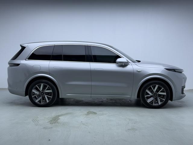 Li Auto Ideal L8 2023