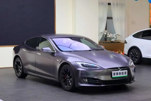 Tesla Model S P90D