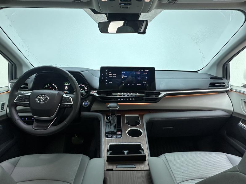 Toyota Gravia 2022