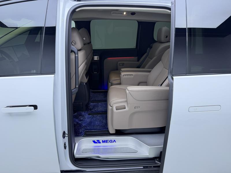 Li Auto Ideal MEGA 2025