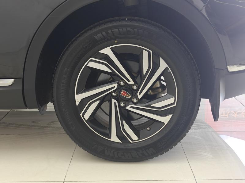 Hongqi Red Flag HS5 2022