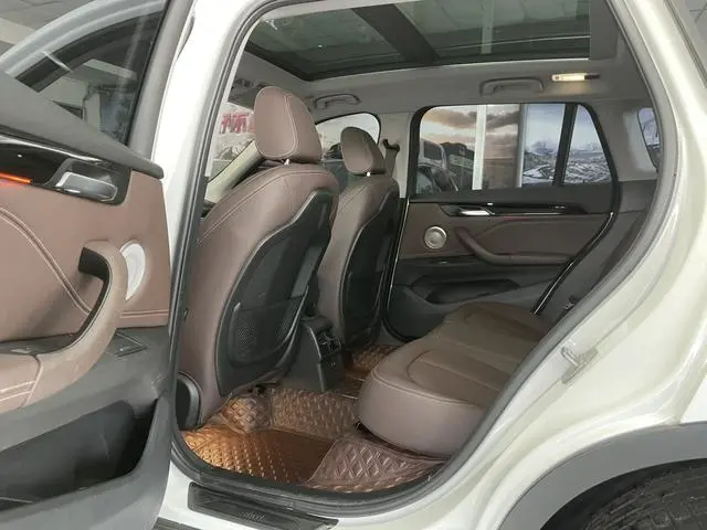 BMW BMW X1 sDrive25Li leading type