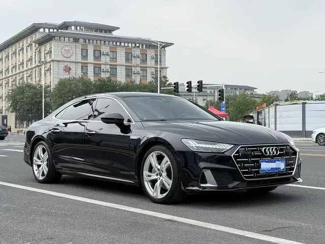 Audi Audi A7L 45 TFSI quattro S-line see far type Yao black suit