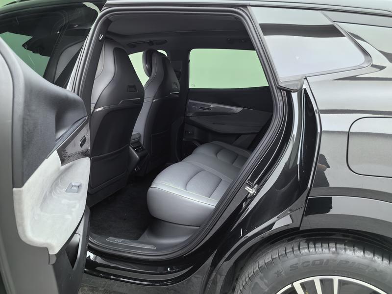 Lynk & Co Lynk&Co 08 EM-P 2023