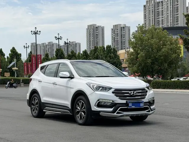 Hyundai Shengda 2.0T automatic two-wheel drive intelligent 7-seater