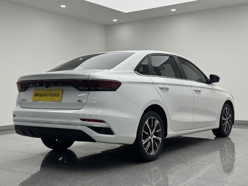 Geely Emgrand 2022