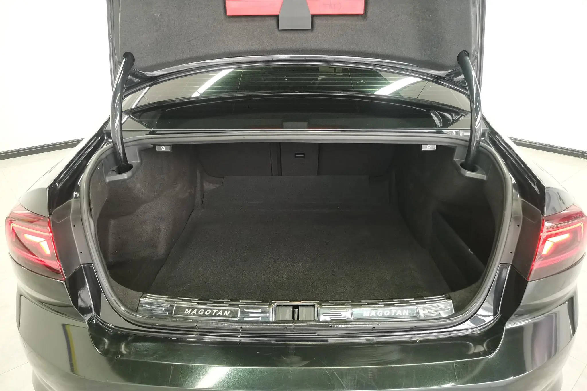 Volkswagen Magotan 380TSI DSG Luxury