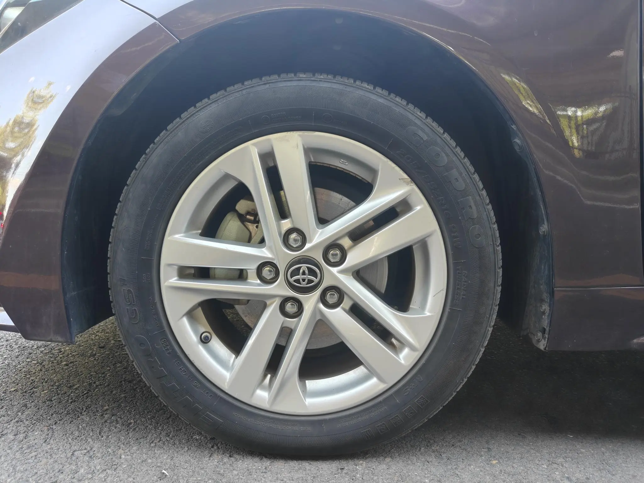 TOYOTA Lei Ling Dual engine 1.8H E-CVT Deluxe Edition