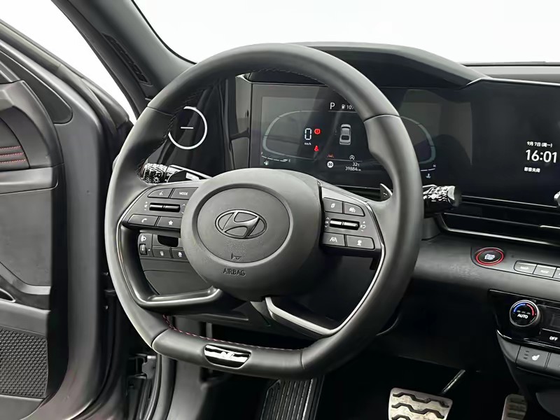 Hyundai Elantra 2023
