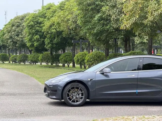 Tesla Model 3 Upgraded version of standard battery life rear drive