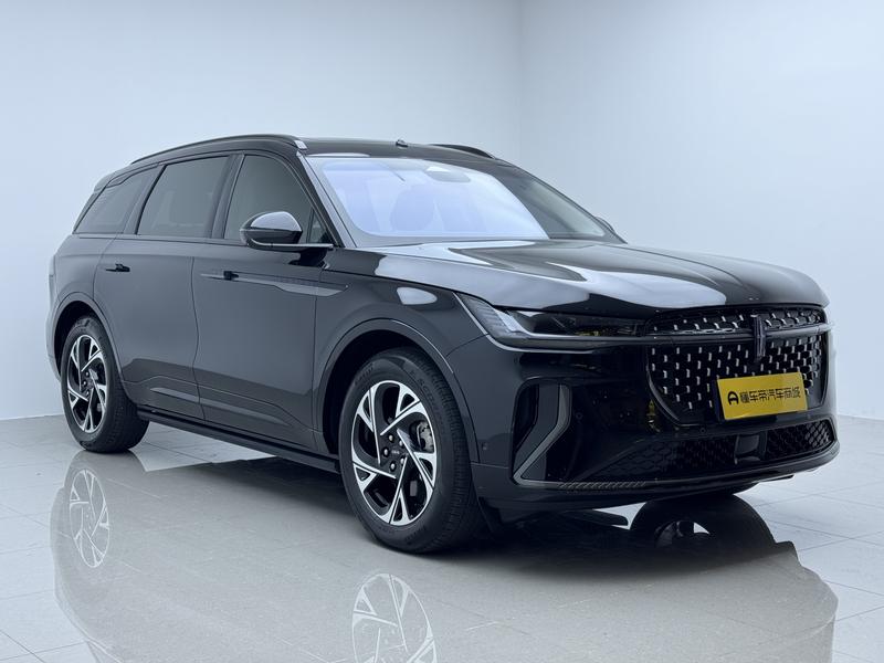 Lincoln Voyager 2023