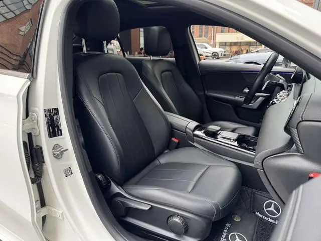 Mercedes-Benz Mercedes-Benz A-class Facelift A 200 L sports sedan dynamic version