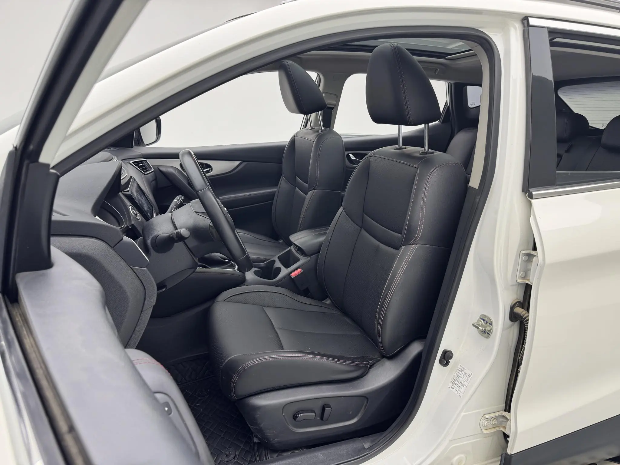 Nissan Qashqai 2.0 L XV Prem Deluxe Edition