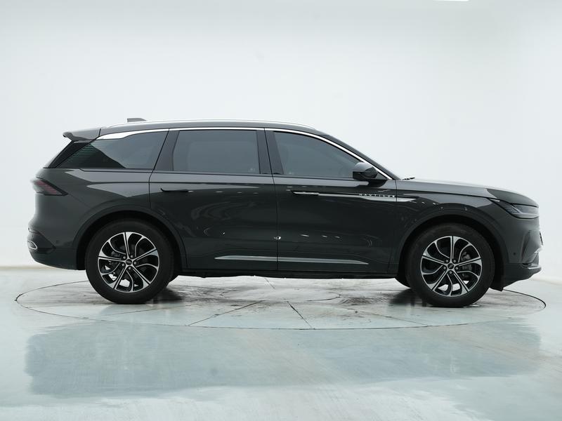Lincoln Voyager 2023
