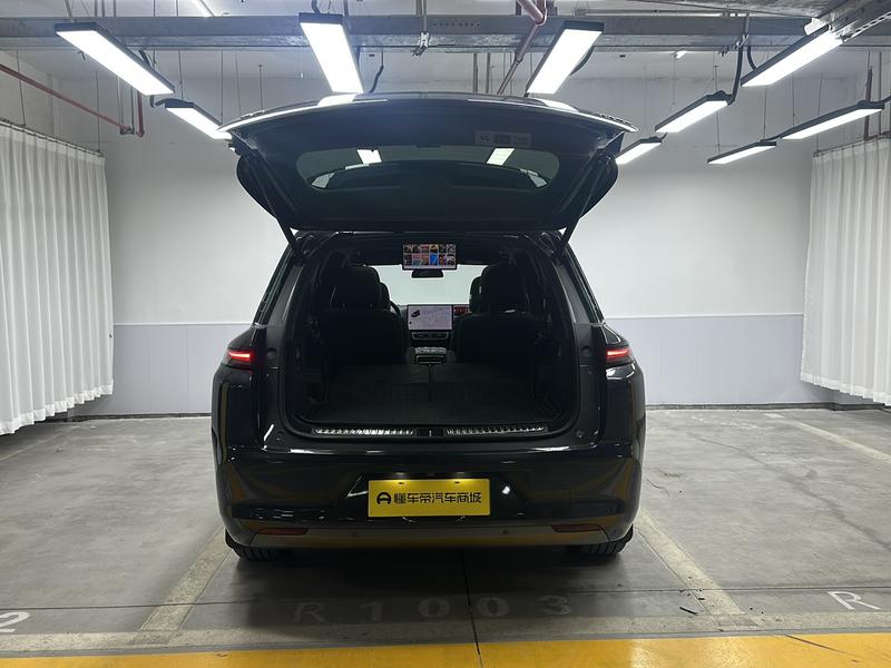 Li Auto Ideal L8 2023