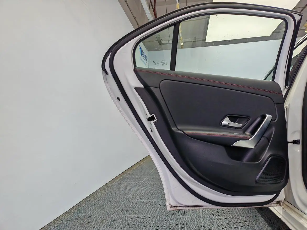 Mercedes-Benz Mercedes-Benz A-class A 200 L sports sedan fashion Version