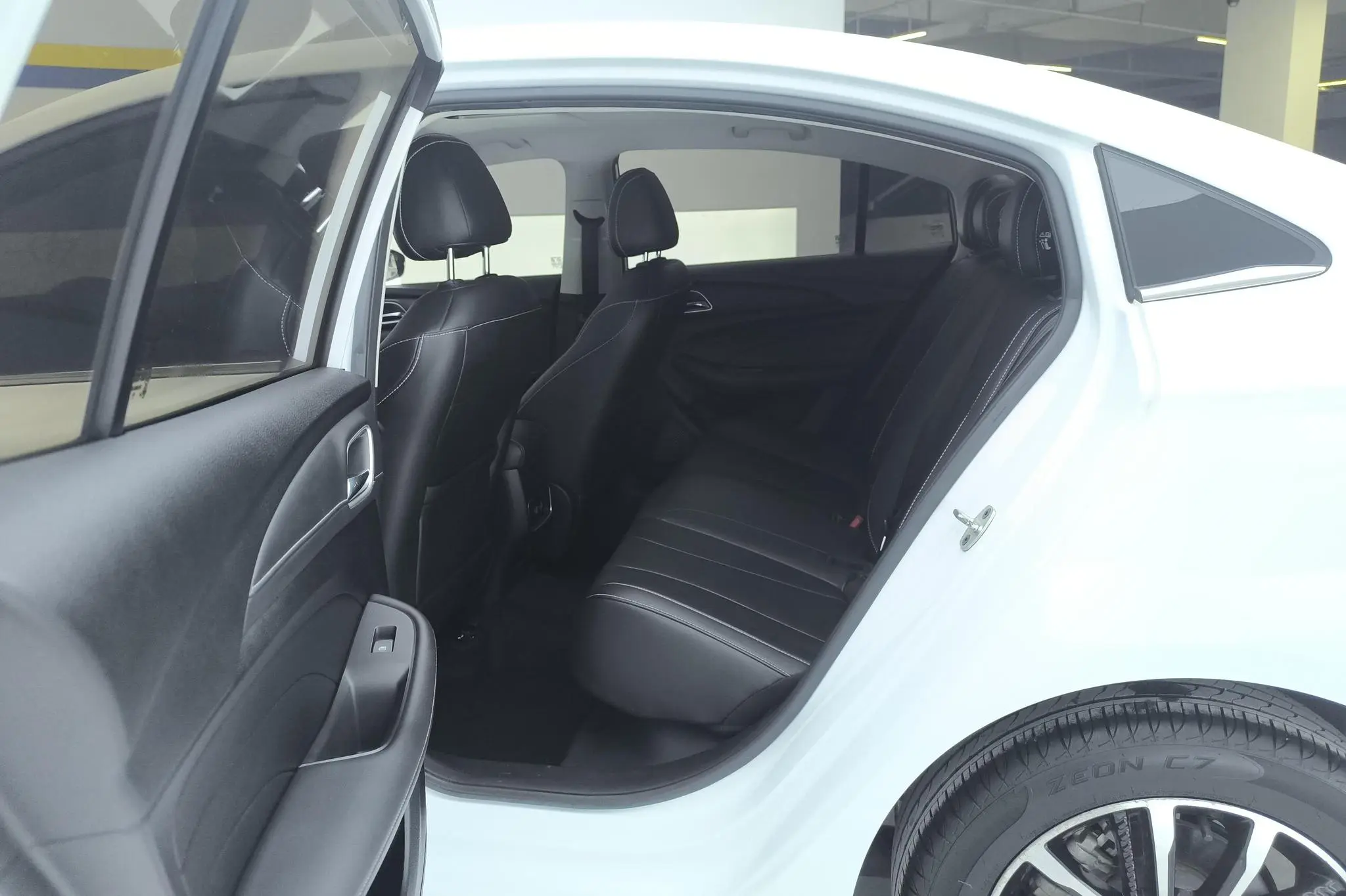 Roewe Roewe i5 1.5L automatic 4G Interconnection Linghao Ultimate Edition