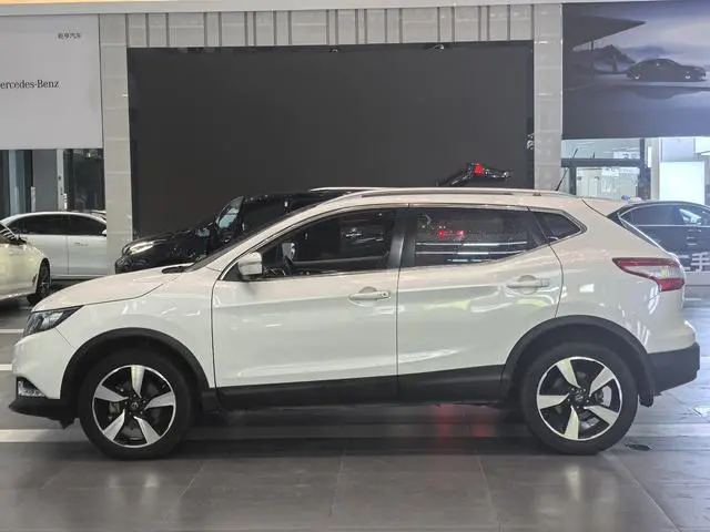 Nissan Qashqai 2.0L CVT Deluxe Edition