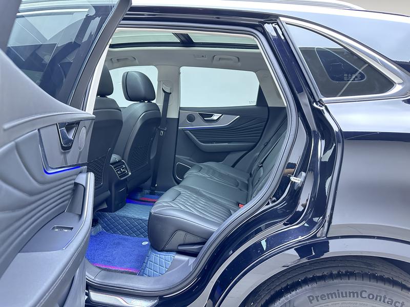 Hongqi Red Flag HS5 2023