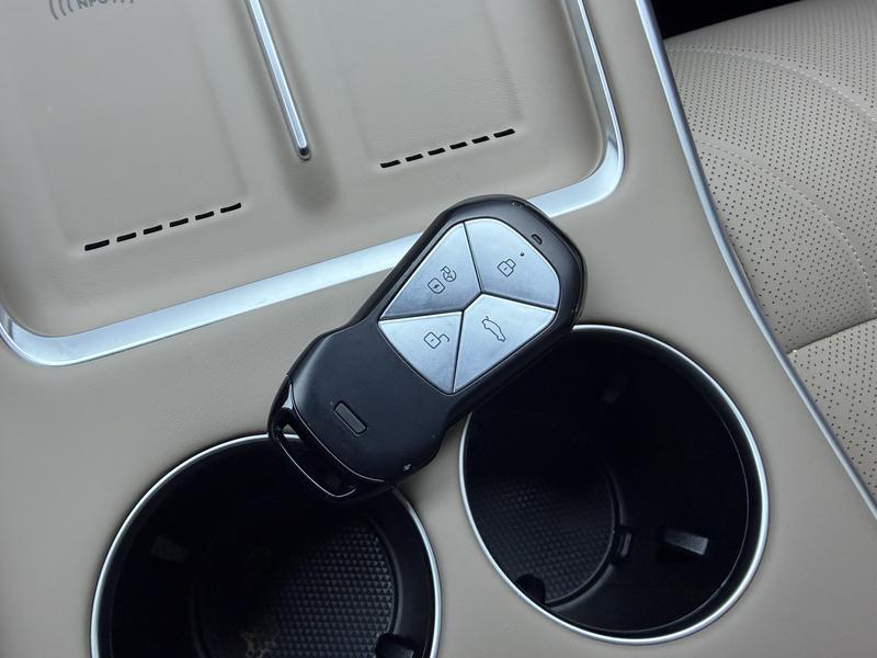 XPeng Xiaopeng G9 2025
