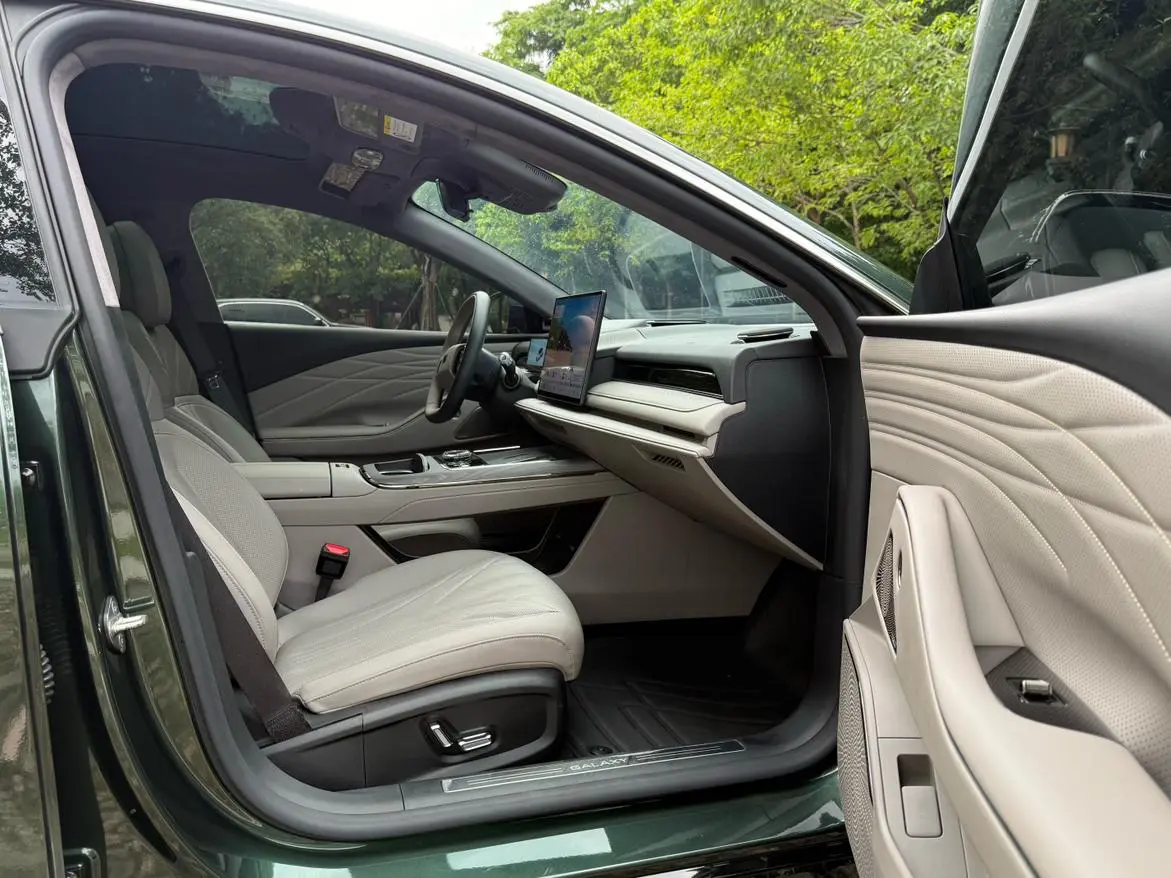 Geely Galaxy Galaxy Sparkle 8 PHEV 130km EM-P Starship Version