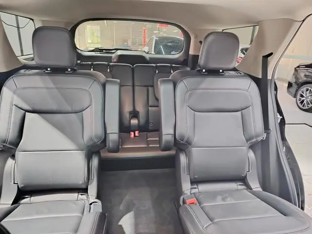 Ford Explorer EcoBoost 285 rear drive fashion version 6 seats