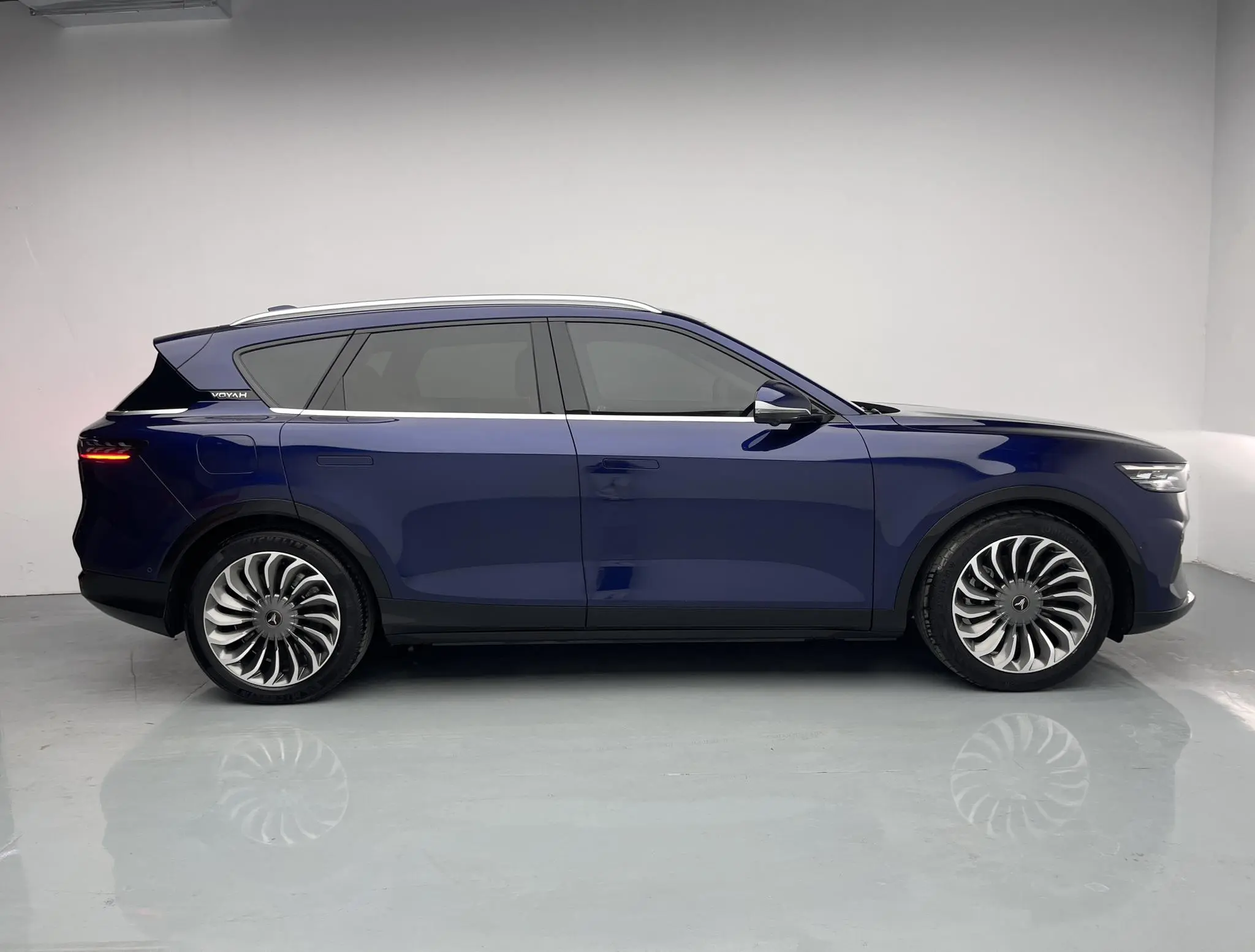 VOYAH Lan Tu FREE Four-wheel drive, long battery life, extended range version