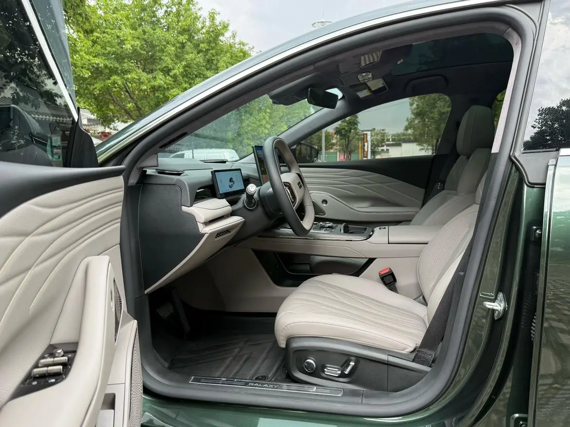 Geely Galaxy Galaxy Sparkle 8 PHEV 130km EM-P Starship Version